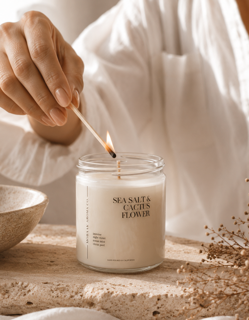 Load image into Gallery viewer, Sea Salt &amp; Cactus Flower Candle
