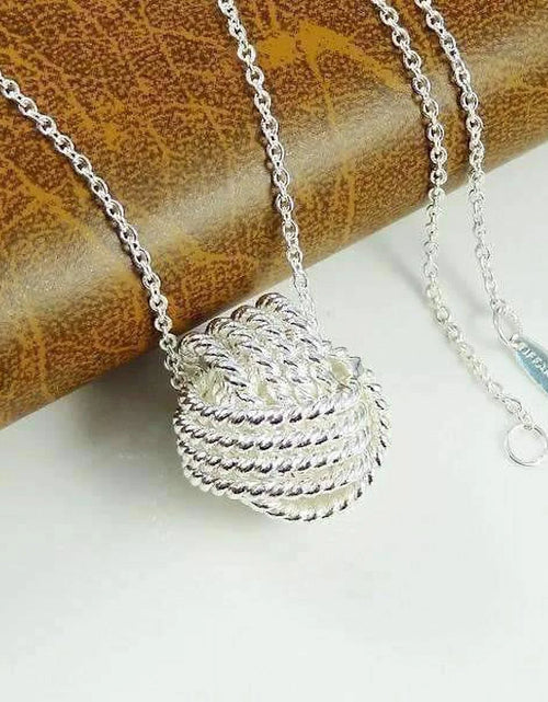 Load image into Gallery viewer, Juego De Collar Y Aretes a Juego De Plata Esterlina Con Nudo De Amor Infinito Para Mujer Ocasión Especial Cumpleaños Vacaciones

